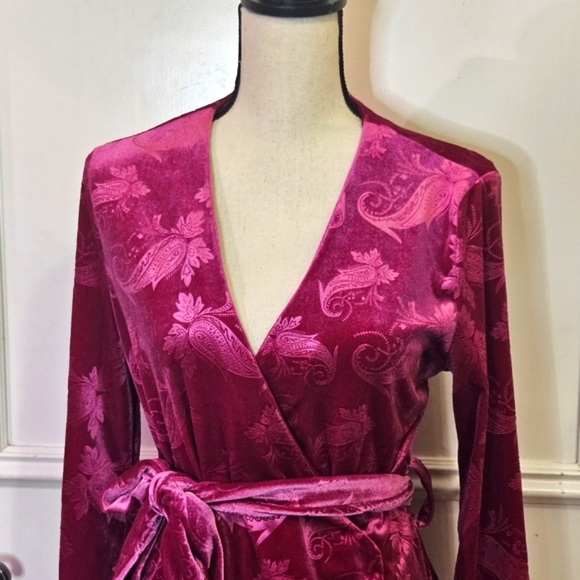 PrettyLittleThing Hot Pink Embossed Velvet Tie Bodycon Wrap Dress,Size6,NWT - Picture 5 of 16